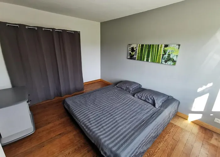 Logis De Reuneubeul 펜션 Les Peintures