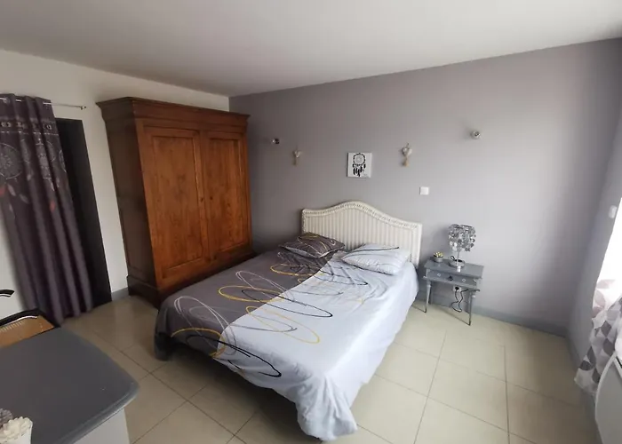 Logis De Reuneubeul * Les Peintures